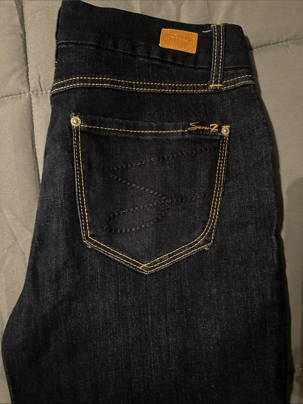 Seven7 Women’s Dark Blue Skinny Jeans with Contrast Stitch size 6 like new